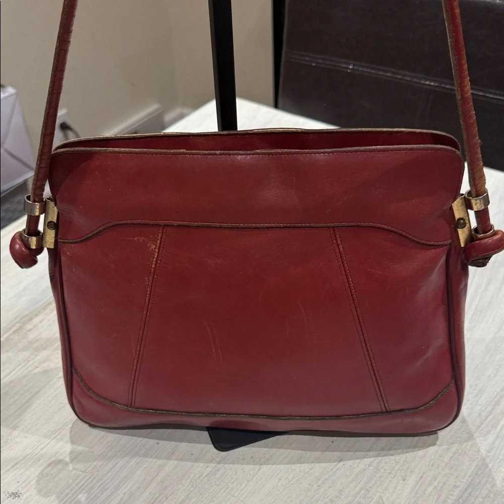 Etienne Aigner Vintage Red Leather Shoulder Bag with Brass Accent - Picture 7 of 14